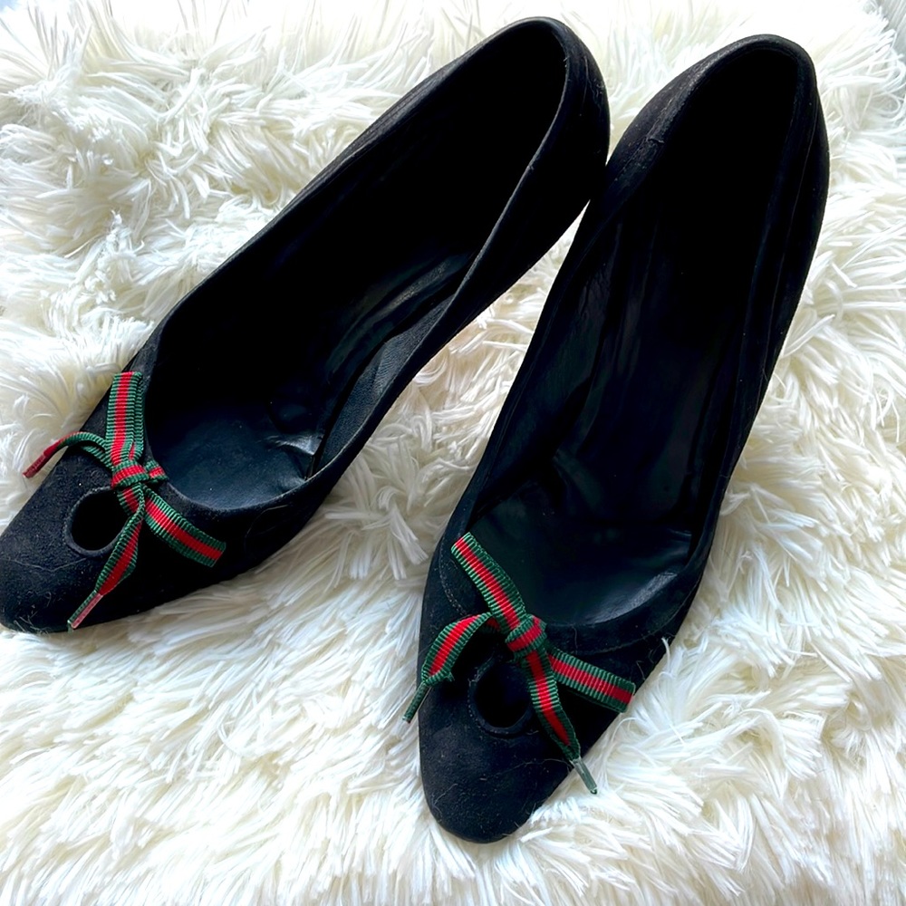 Gucci signature bow suede pumps